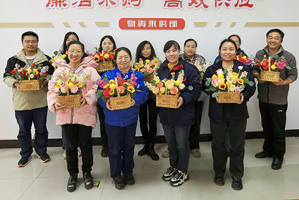 三八節(jié)前夕，采供部開展慶三八節(jié)花藝活動(dòng) (2).jpg